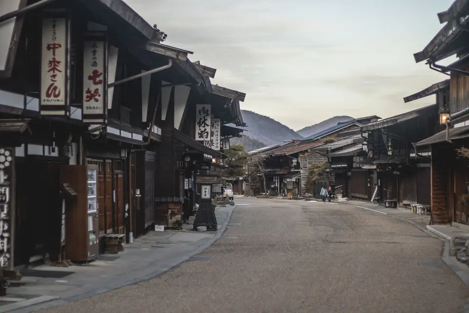 ถนนบ้านไม้ของเมืองพักม้านาราอิจูกุบนเส้นทางนากาเซ็นโด